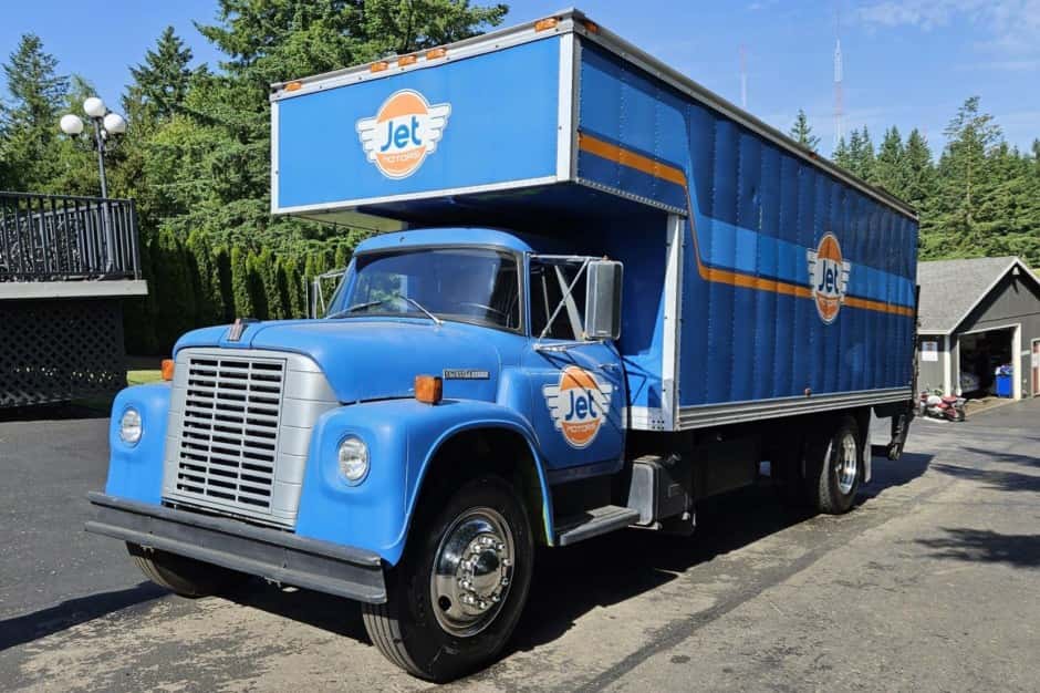 1973 International Harvester Loadstar sold for $8,512