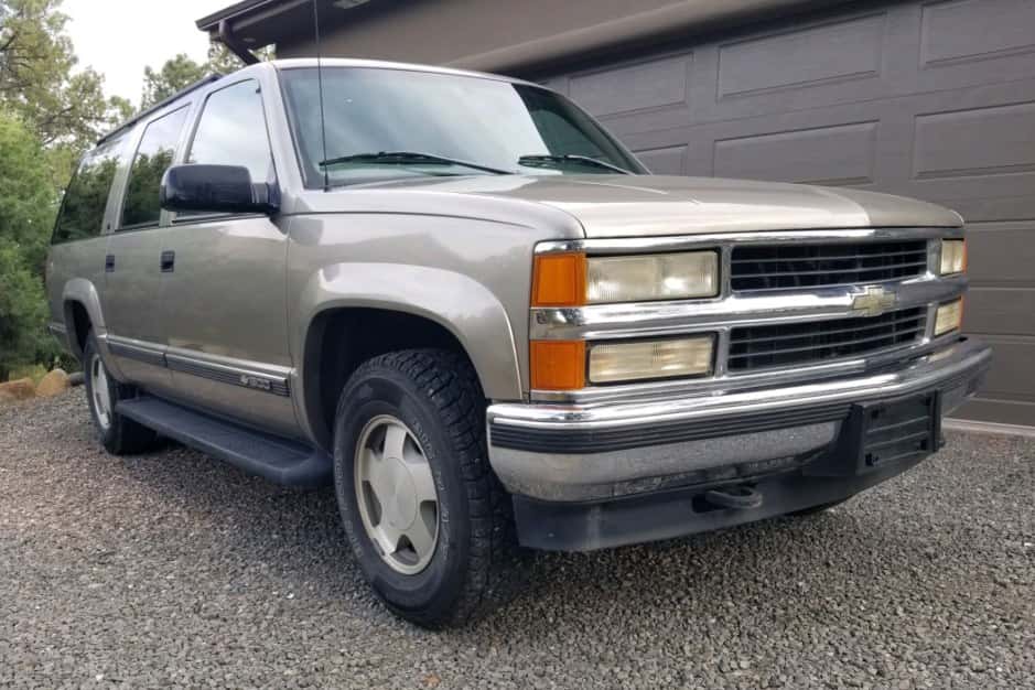 1998 Chevrolet Suburban (GMT400 1992-1999) sold for $12,250