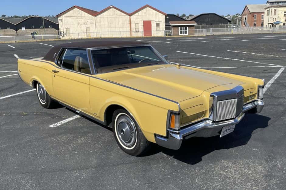 1971 Lincoln Continental Mark III (1969-1971) sold for $17,500