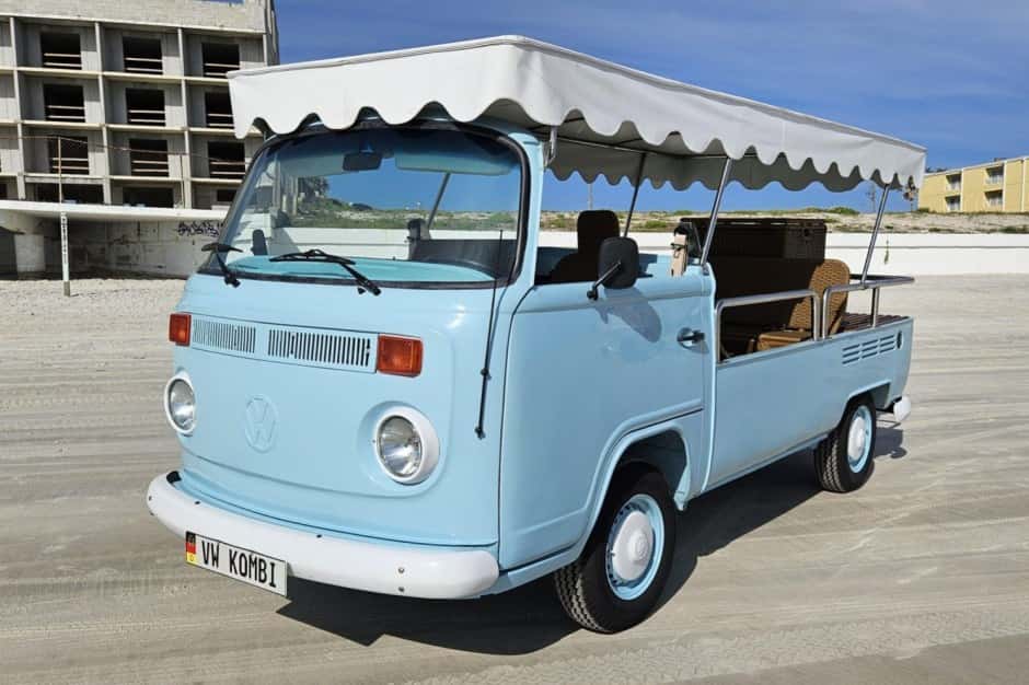 1985 Volkswagen Bay-Window Bus sold for $18,000