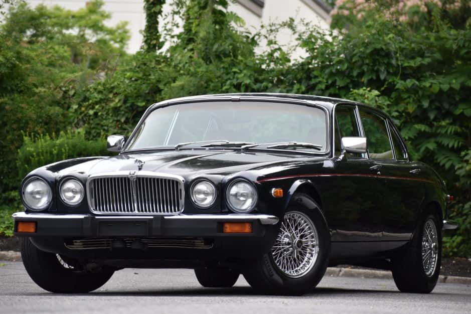 1976 Jaguar XJ Series 2 (1974-1979) sold for $7,200