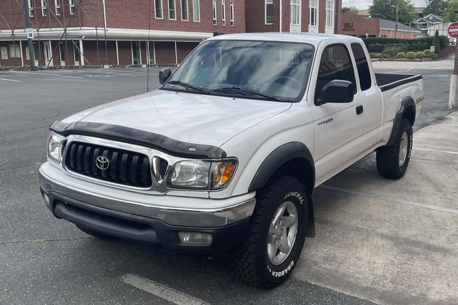 2004 Toyota Tacoma (N1X0 1995-2005) sold for $15,500