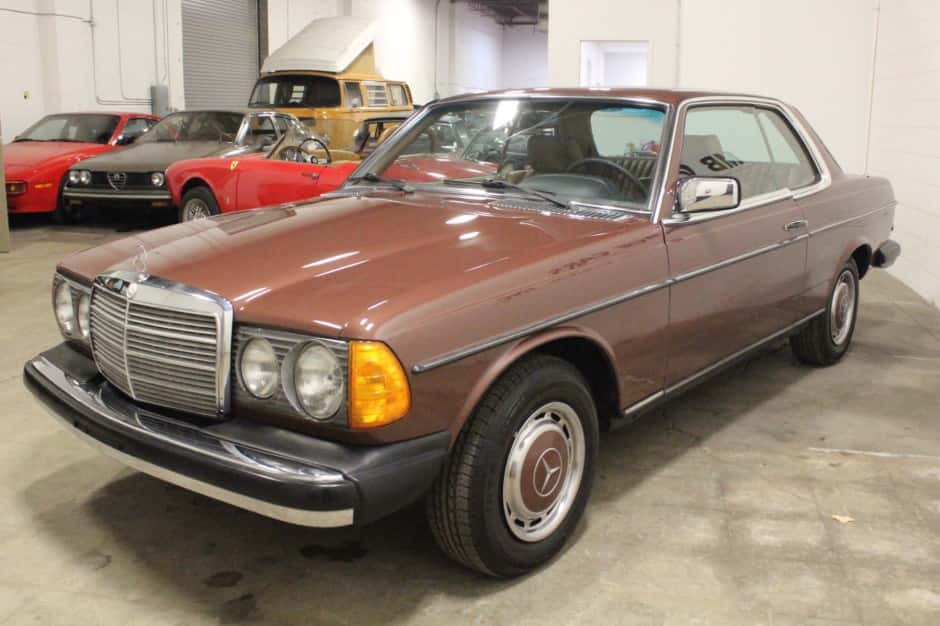 1978 Mercedes-Benz W123 sold for $5,600