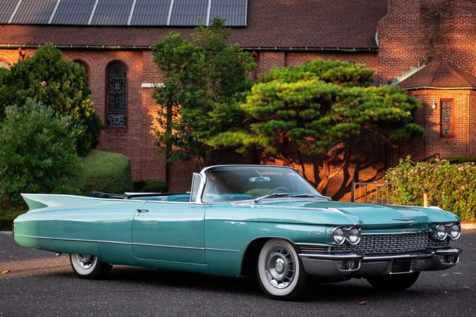 1960 Cadillac Series 62 sold for $61,060