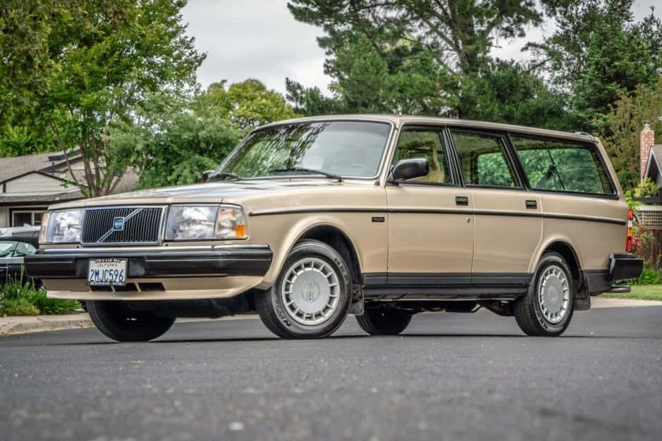 1989 Volvo 240 sold for $30,503