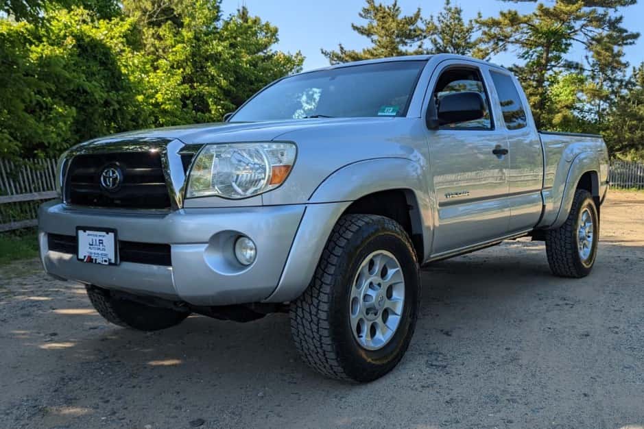2006 Toyota Tacoma (N2X0 2005-2015) sold for $19,883