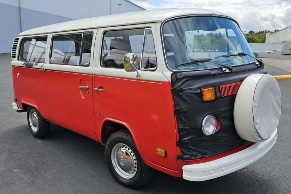 1976 Volkswagen Bay-Window Bus sold for $8,250