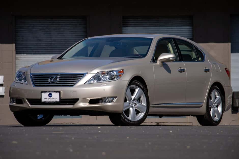 2012 Lexus LS Sedan sold for $25,000