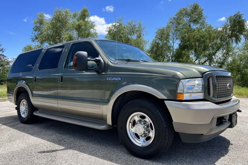 2004 Ford Excursion sold for $27,500