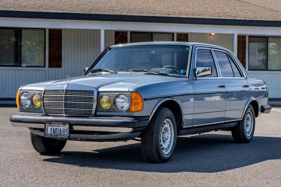 1985 Mercedes-Benz W123 sold for $19,750