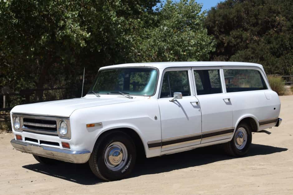 1969 International Harvester Travelall sold for $6,500