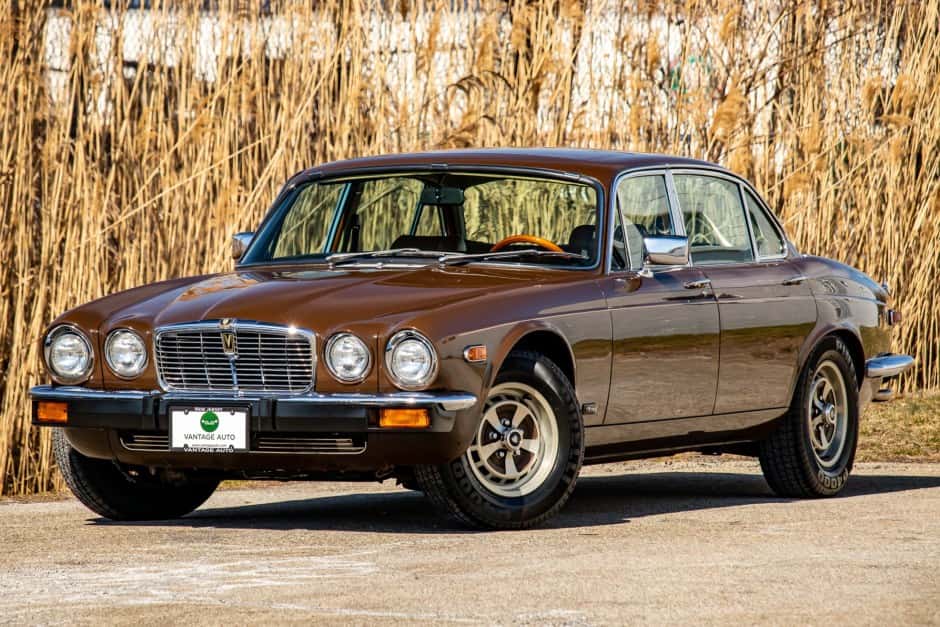 1977 Jaguar XJ Series 2 (1974-1979) sold for $15,750