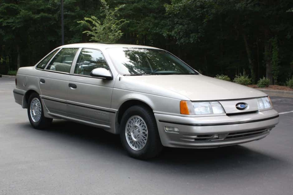 1989 Ford Taurus SHO sold for $15,250