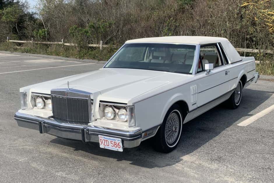 1982 Lincoln Continental Mark VI (1980-1983) sold for $5,682