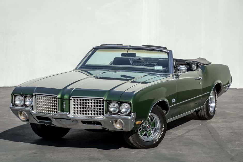 1972 Oldsmobile Cutlass sold for $32,000