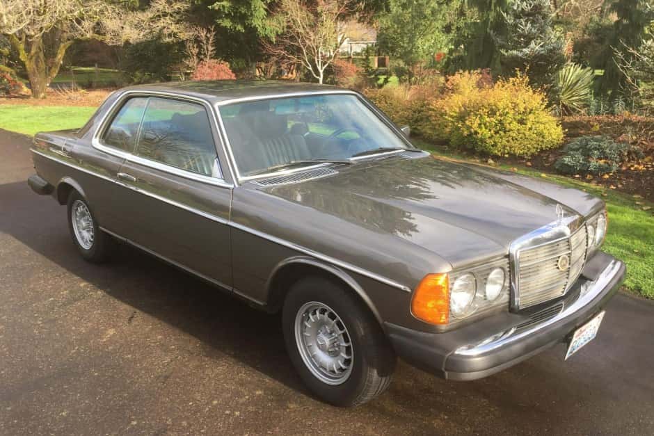 1978 Mercedes-Benz W123 sold for $11,250