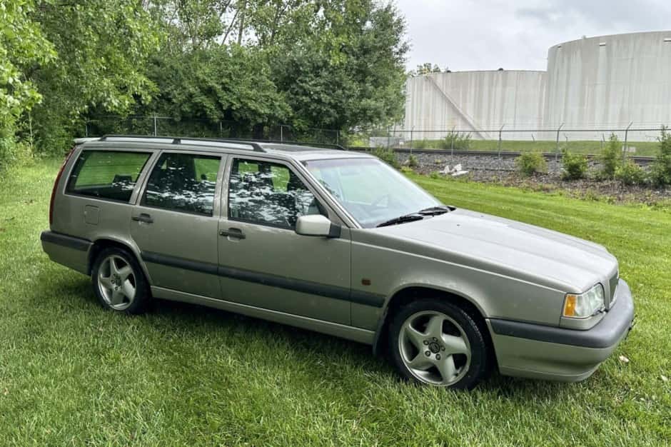 1995 Volvo 850 sold for $13,250