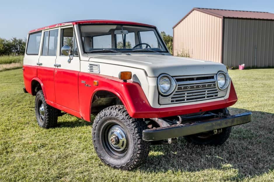 1972 Toyota Land Cruiser FJ55 sold for $13,400