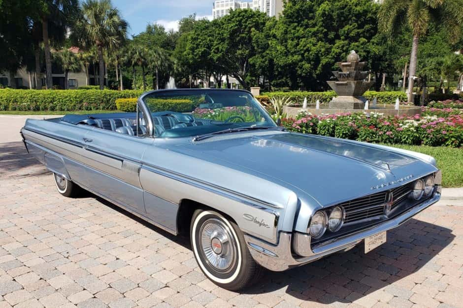 1962 Oldsmobile Starfire sold for $35,500