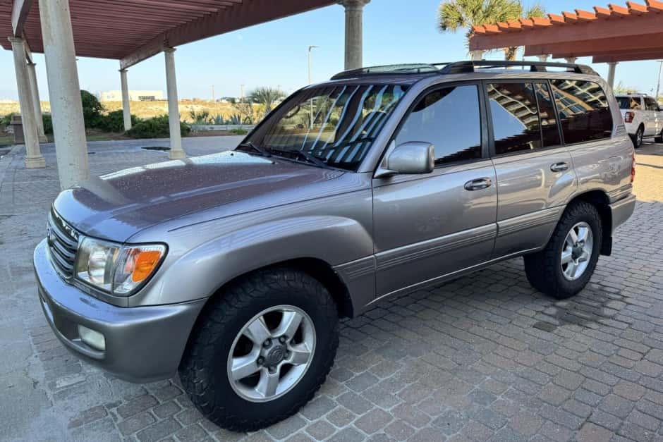 2004 Toyota Land Cruiser 100-Series sold for $17,275