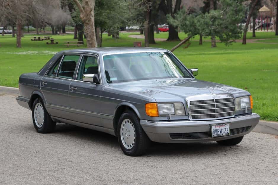 1988 Mercedes-Benz W126 S-Class sold for $17,500