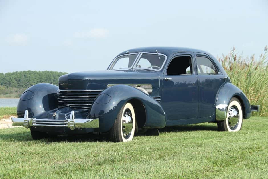 1937 Cord 810/812 sold for $69,000