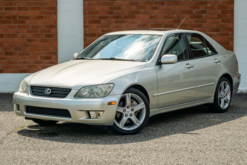 2002 Lexus IS sold for $20,500