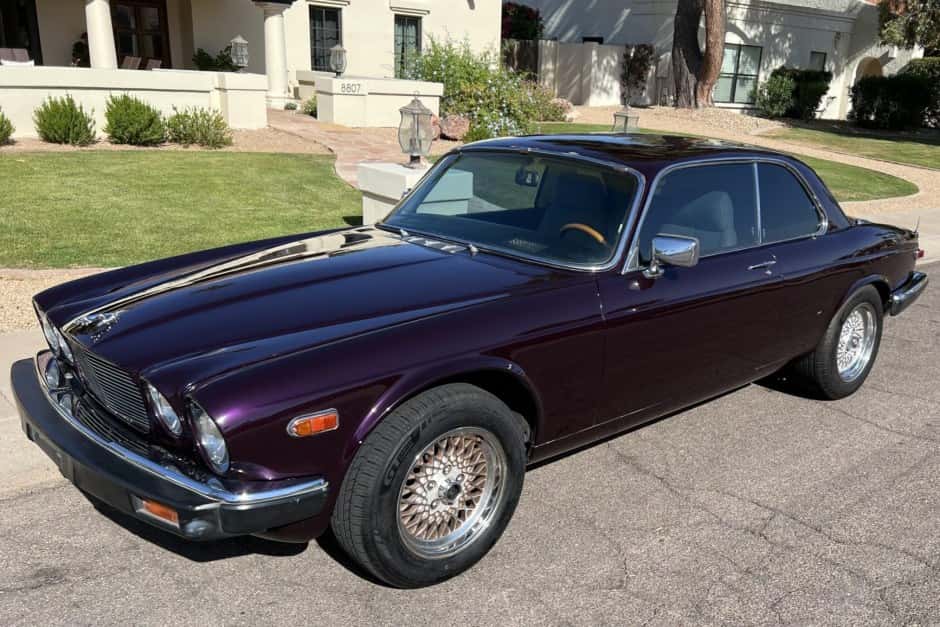 1976 Jaguar XJ Coupe (1975-1978) sold for $7,000