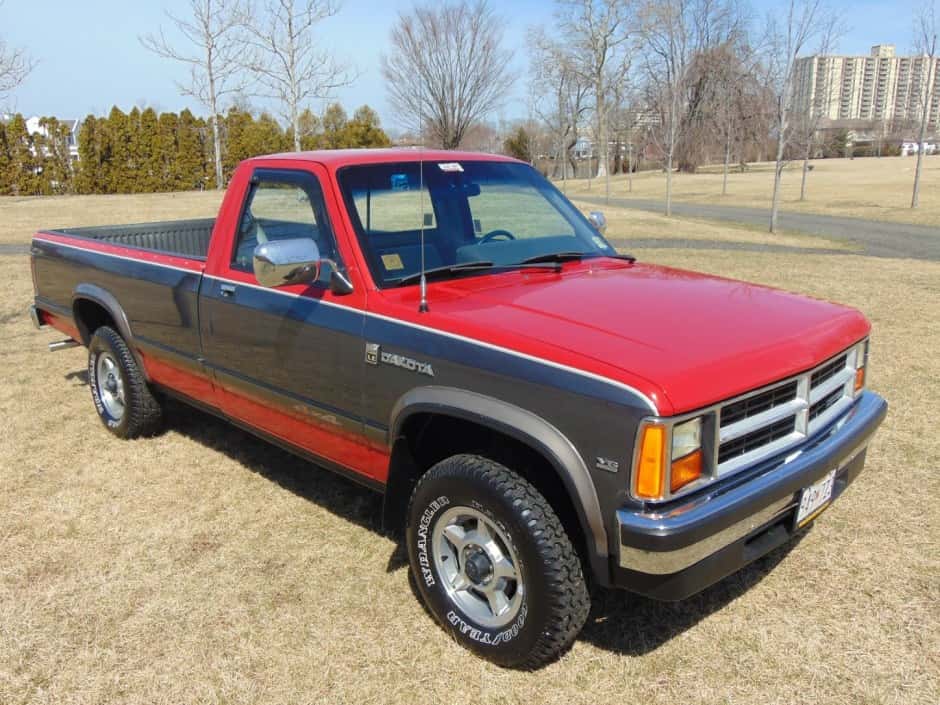 1988 Dodge Dakota (1987-1996) sold for $9,600