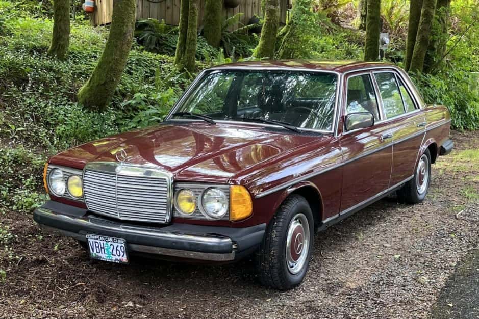 1980 Mercedes-Benz W123 sold for $6,000