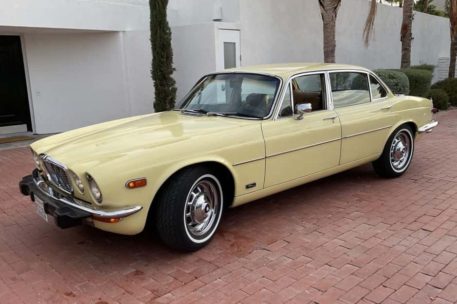 1974 Jaguar XJ Series 2 (1974-1979) sold for $9,100