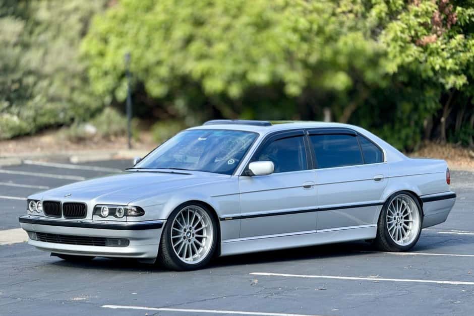 2001 BMW E38 7-Series sold for $12,500
