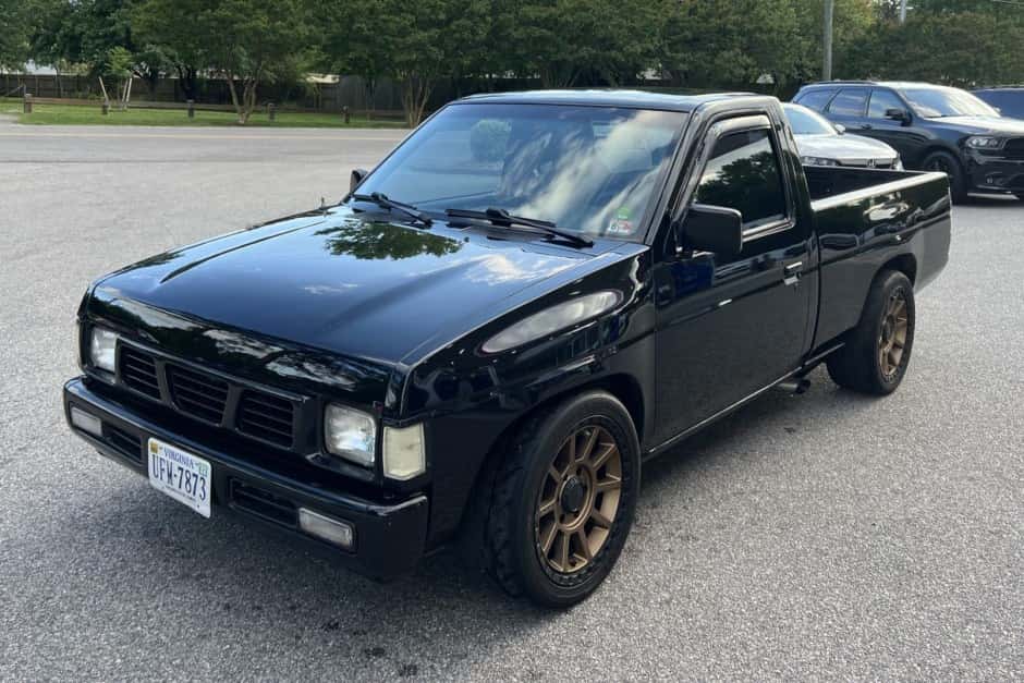 1993 Nissan Pickup sold for $7,669
