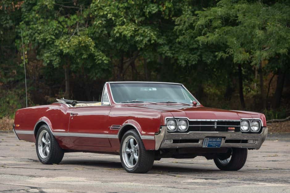 1966 Oldsmobile 442 sold for $22,000