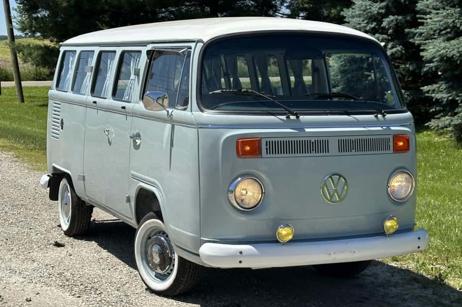 1994 Volkswagen Bay-Window Bus sold for $16,450