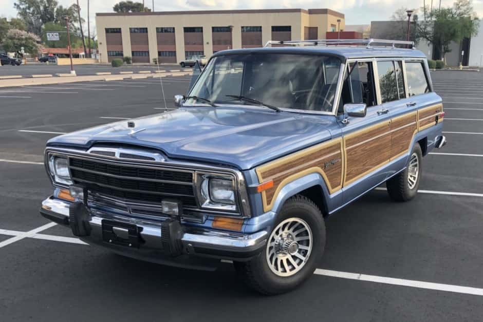 1991 Jeep SJ Grand Wagoneer sold for $22,750