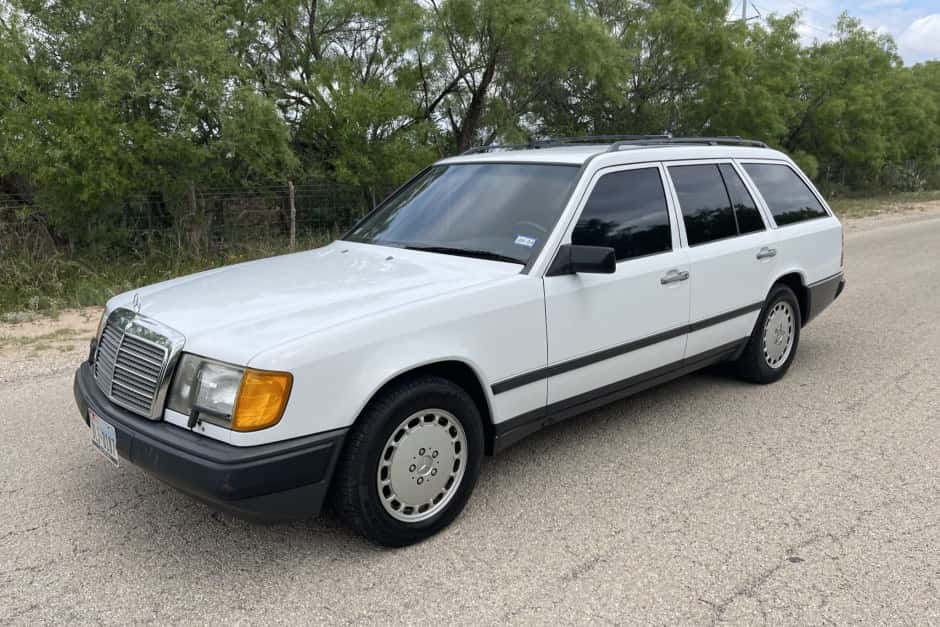 1987 Mercedes-Benz W124 E-Class sold for $10,000