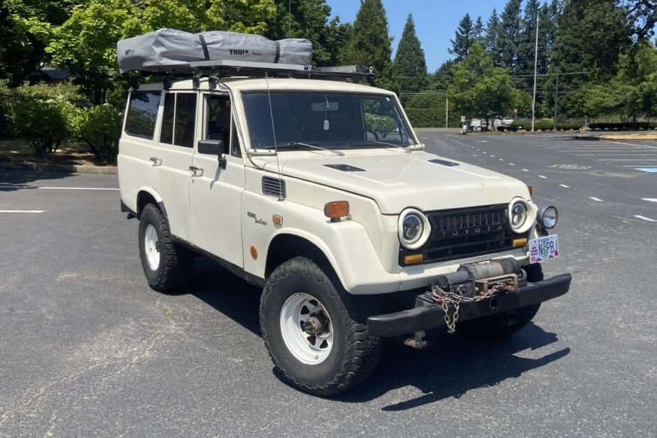 1970 Toyota Land Cruiser FJ55 sold for $9,450