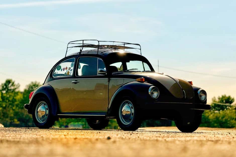 1971 Volkswagen Super Beetle sold for $11,000