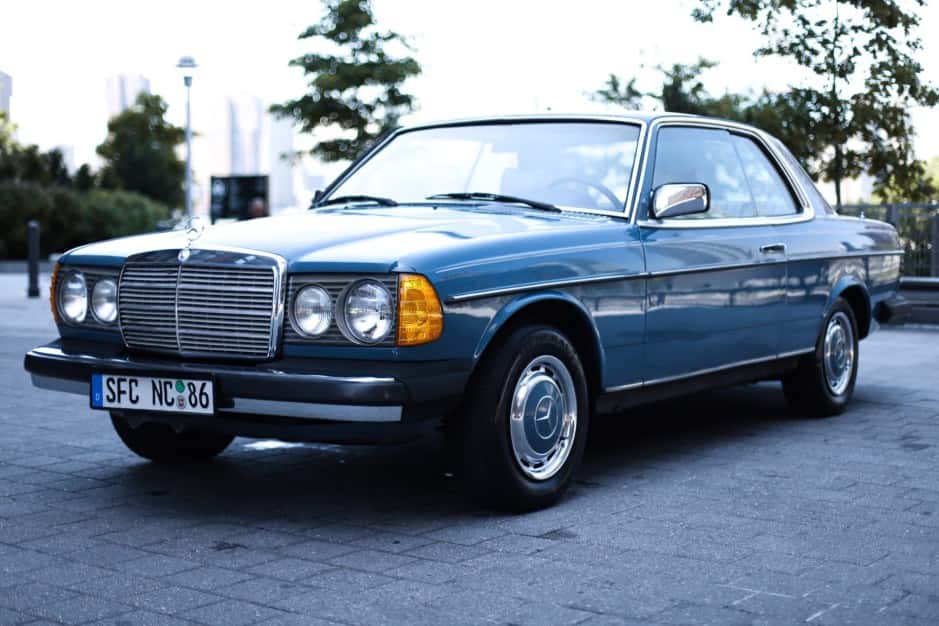 1978 Mercedes-Benz W123 sold for $6,250