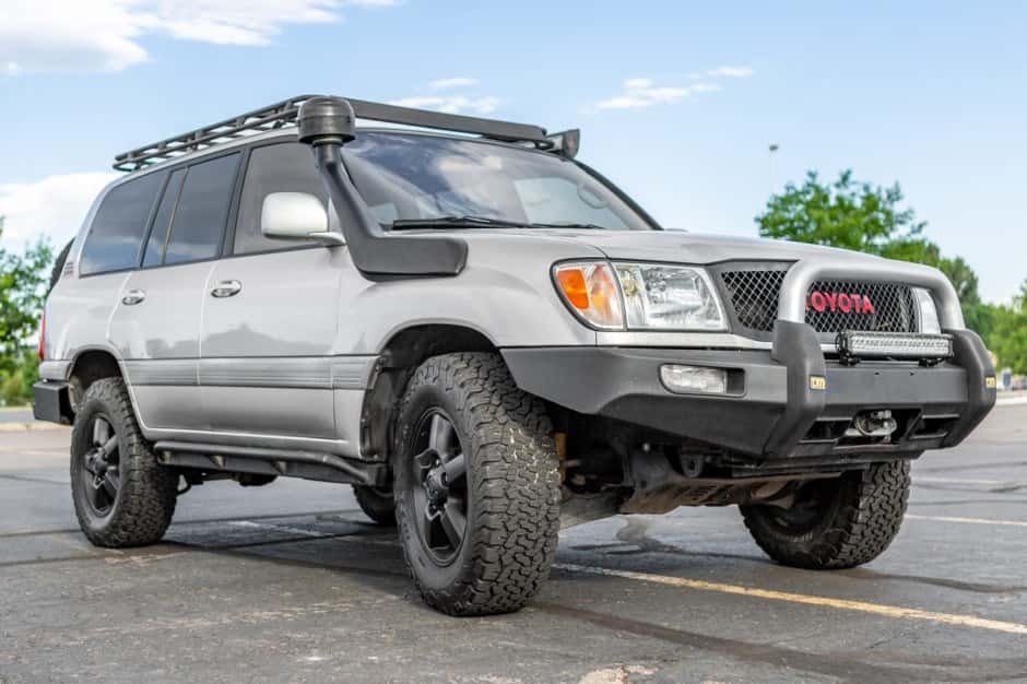 1998 Toyota Land Cruiser 100-Series sold for $16,124