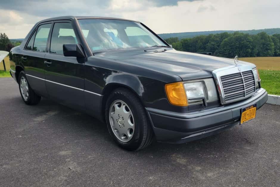 1992 Mercedes-Benz W124 E-Class sold for $18,000