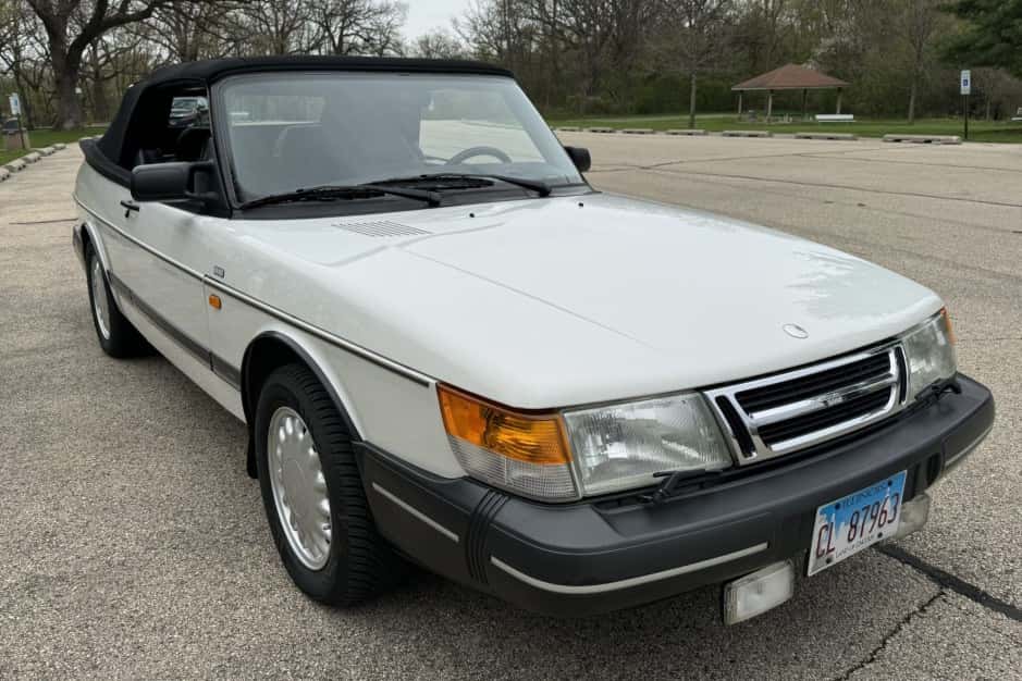1992 Saab 900 sold for $10,200
