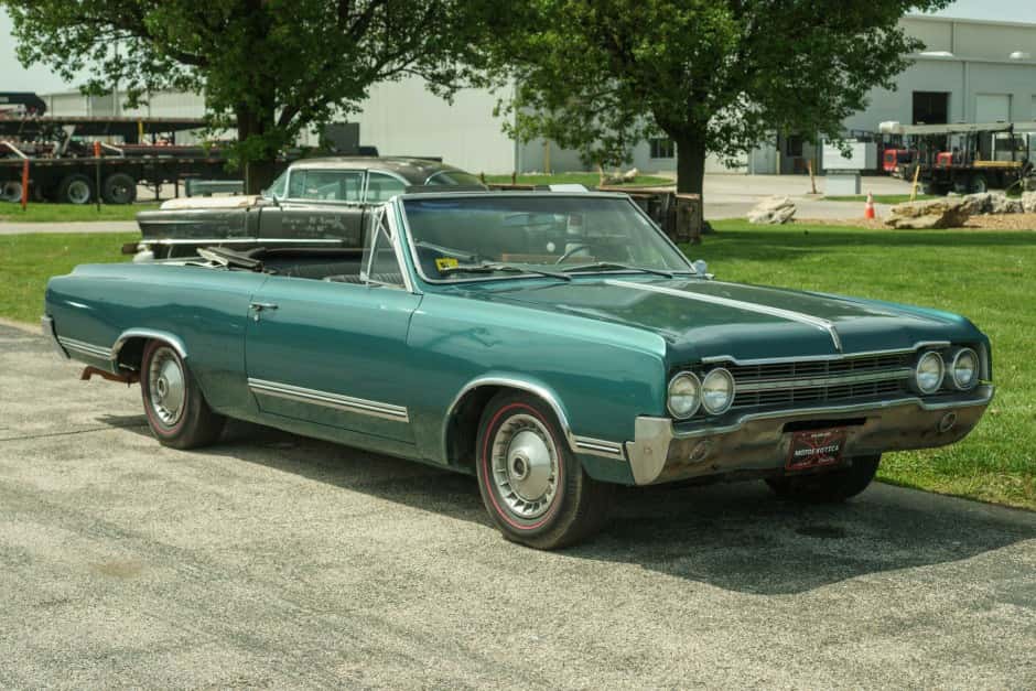 1965 Oldsmobile 442 sold for $10,500
