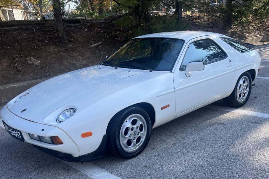 1985 Porsche 928 sold for $15,000