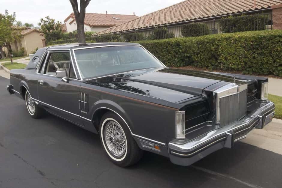 1981 Lincoln Continental Mark VI (1980-1983) sold for $15,250