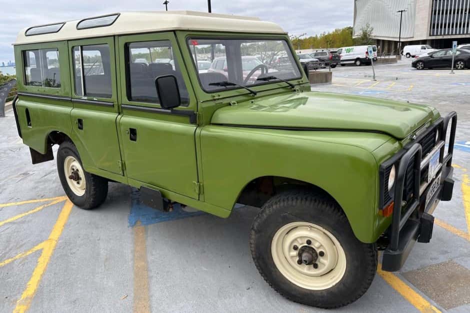 1984 Land Rover Series 109 sold for $10,000