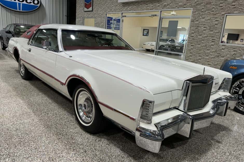 1976 Lincoln Continental Mark IV (1972-1976) sold for $37,500