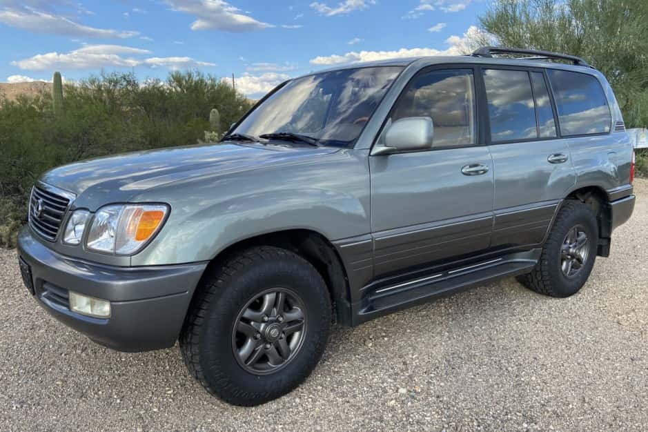2001 Lexus LX470 sold for $17,000