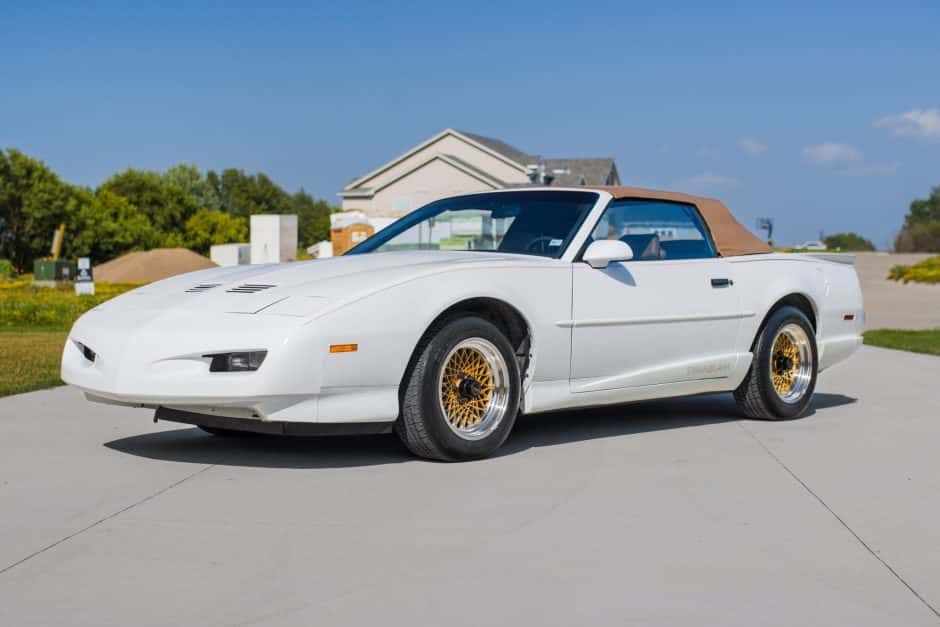 1991 Pontiac Firebird (1982-1992) sold for $15,750